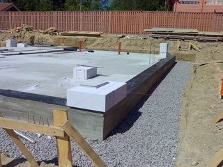 Строительство монолитного фундамента плита для дома из газобетона в Москве под ключ