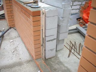 Чем отделать стены из газобетона
