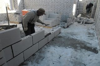 Какой толщины должны быть стены из газобетона